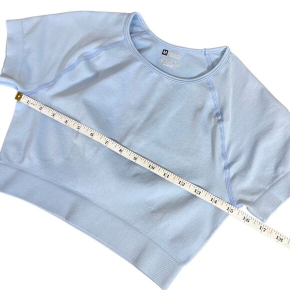 Trendy Seamless Crop Top Set… Comfy & Stretchy! 2 - Picture 13 of 16